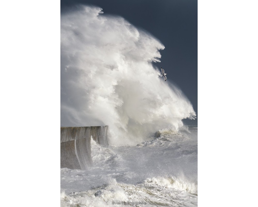 Tempête Herminia, mur d'écume au-dessus de Lesconil