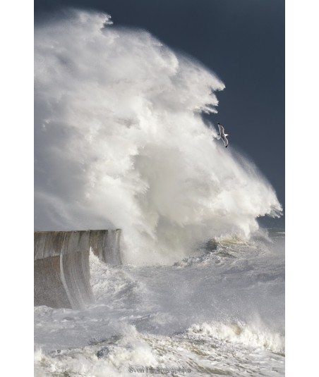 Tempête Herminia, mur d'écume au-dessus de Lesconil
