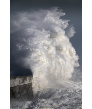 Tempête Herminia, panache d'écume sur la jetée de Lesconil