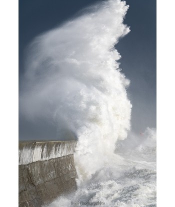 Tempête Herminia, la vague engloutit la jetée de Lesconil