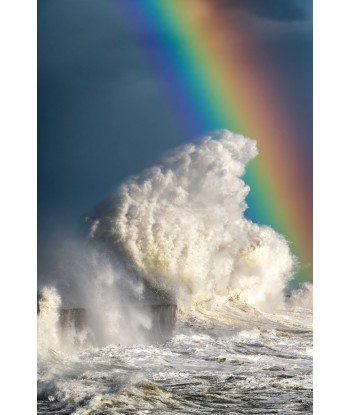 Tempête Herminia à Lesconil, arc-en-ciel au-dessus de la vague