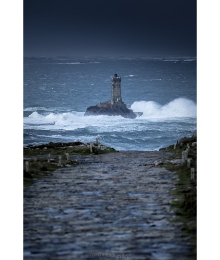 Tempête Herminia, le phare de la Vieille depuis le sentier