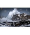 Tempête Herminia, la vague percute un rocher à la pointe du Raz