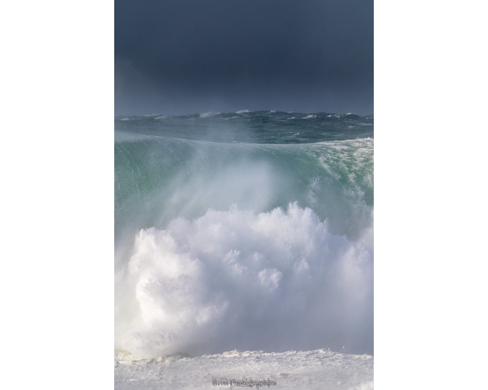 Tempête Herminia, nuage d'écume à la pointe du Raz