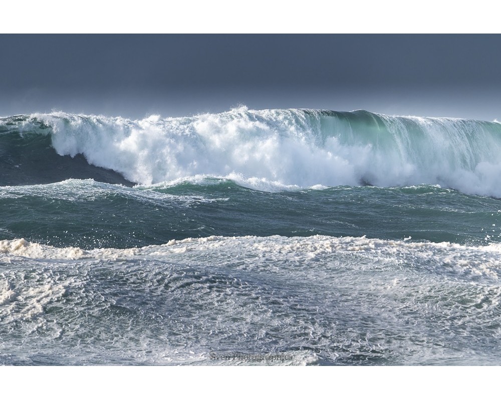 Tempête Herminia, rouleaux au large de la pointe du Raz