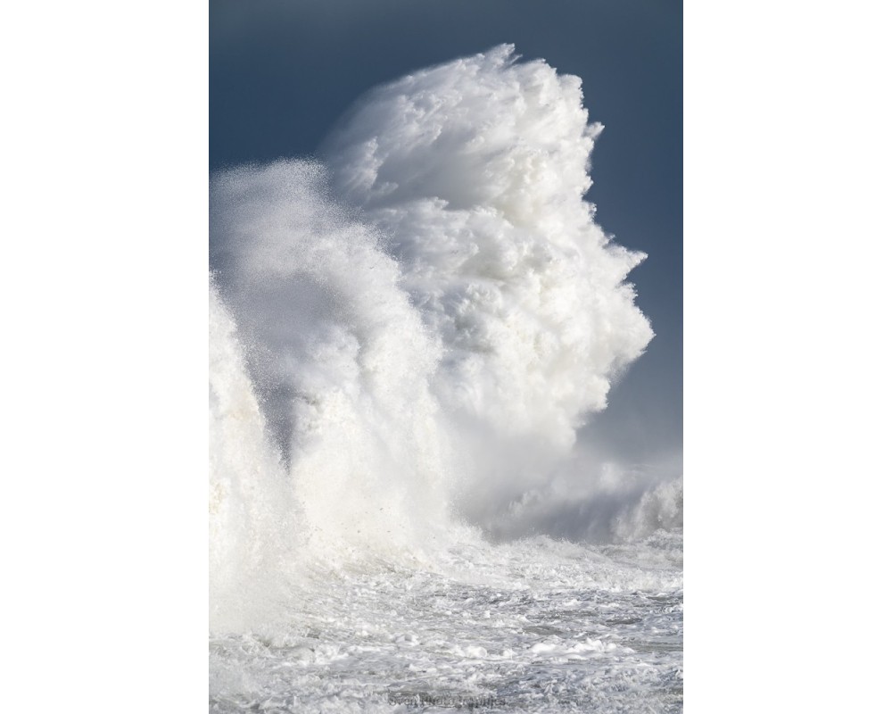 Tempête Herminia, colonne d'écume à Lesconil