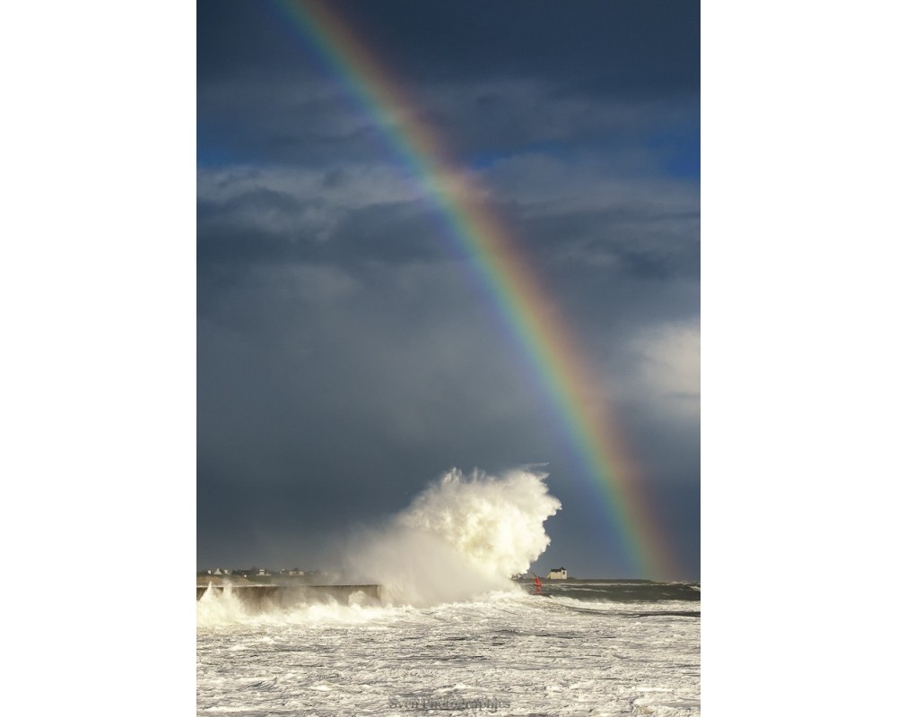 Tempête Herminia, arc-en-ciel et vague à Lesconil