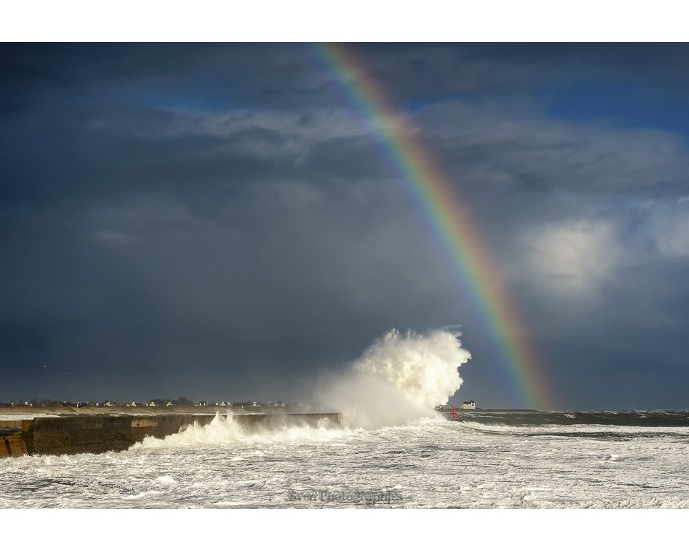 Tempête Herminia à Lesconil, arc-en-ciel sur la jetée