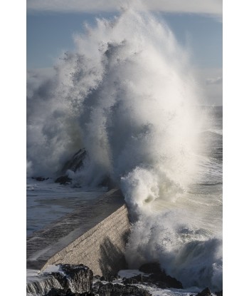 Tempête Éowyn, colonne d'écume sur la digue de Doëlan