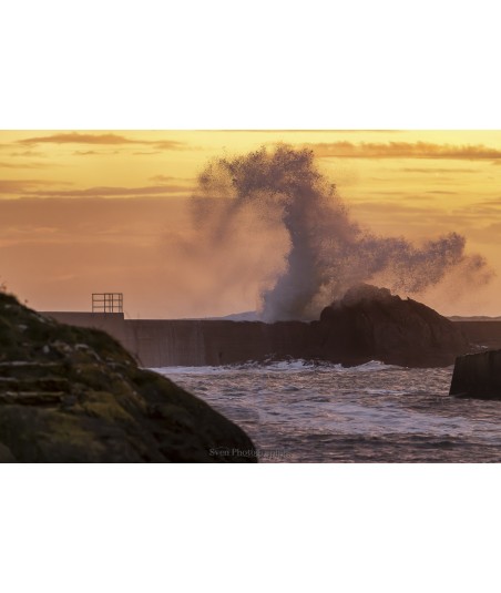 Tempête Floriane, vague dorée sur la digue de Doëlan