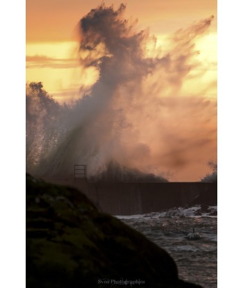 Tempête Floriane, panache d'écume doré à Doëlan