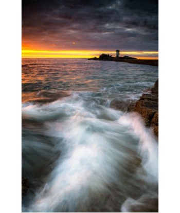 Vagues filées et phare de...