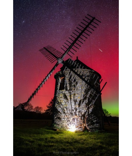 Aurore boréale sur le moulin de Kercousquet — Clohars-Carnoët, janvier 2026