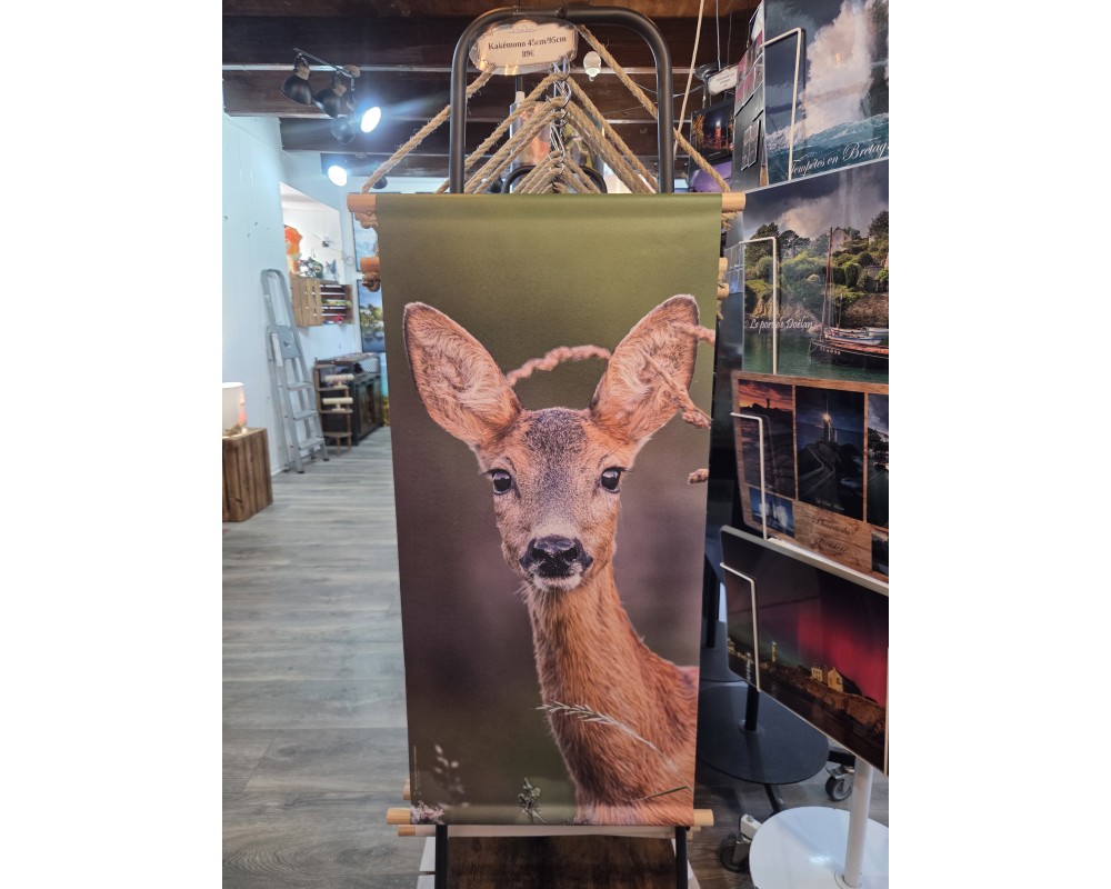 Kakemono portrait de chevrette – 45 × 95 cm