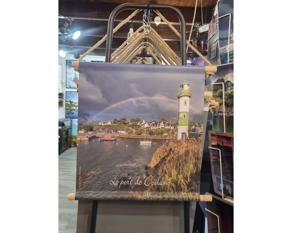 Kakemono Doëlan, arc-en-ciel et phare vert – 45 × 50 cm
