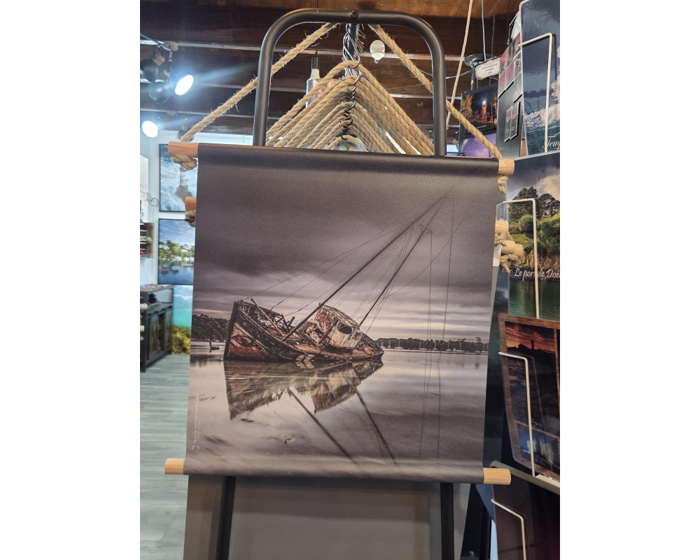 Kakemono Quelmer, épave en reflet – 45 × 50 cm