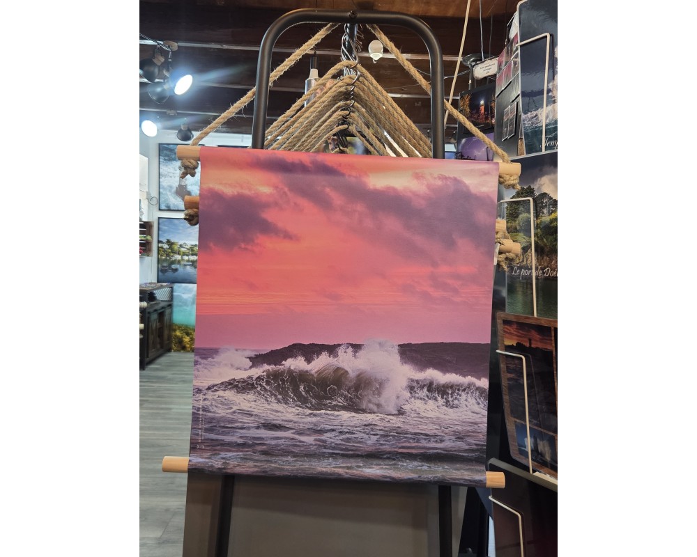 Kakemono Doëlan, vague au coucher du soleil rose – 45 × 50 cm
