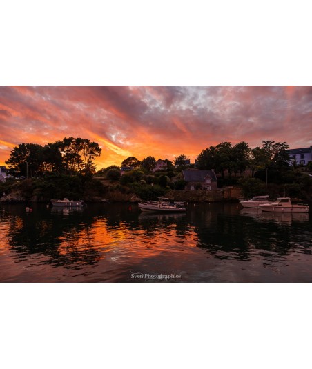 Crépuscule flamboyant sur le port de Doëlan – Bretagne