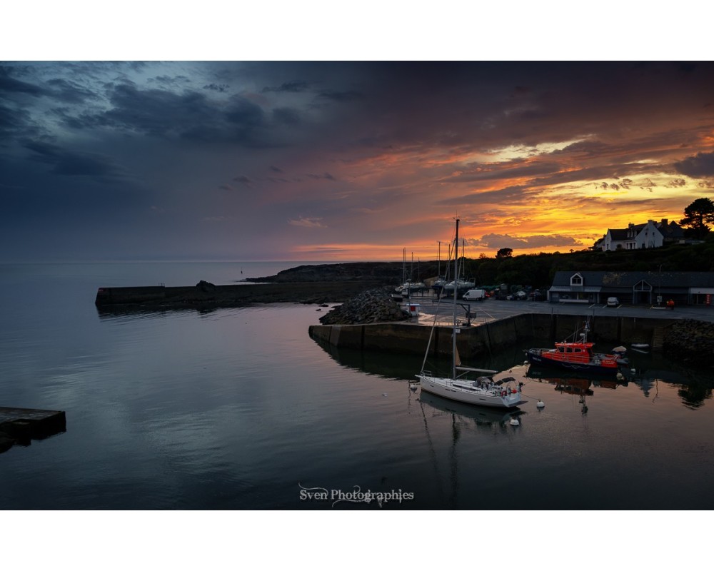 Coucher de soleil après l'orage sur le port de Doëlan – Ciel embrasé