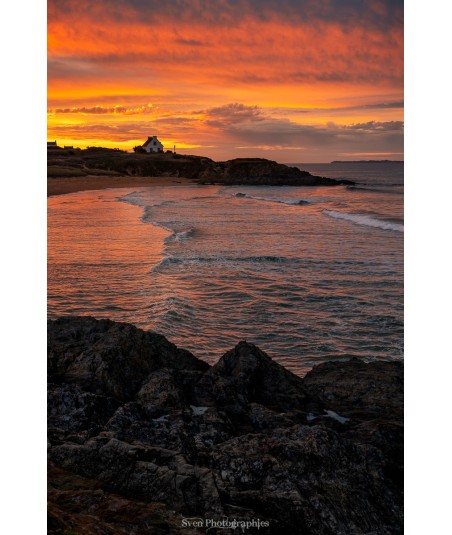 Reflets dorés de l'aurore sur la plage de Bellangenet – Le Pouldu
