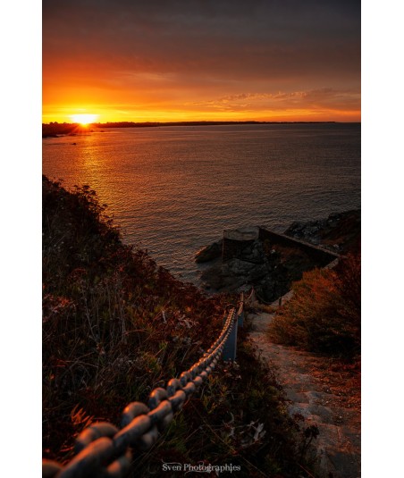 L'escalier du GR34 au lever du soleil – Le Pouldu