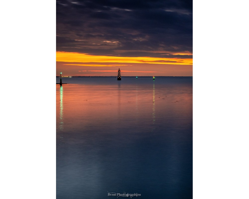 Lever du jour sur le phare des Perdrix – Loctudy