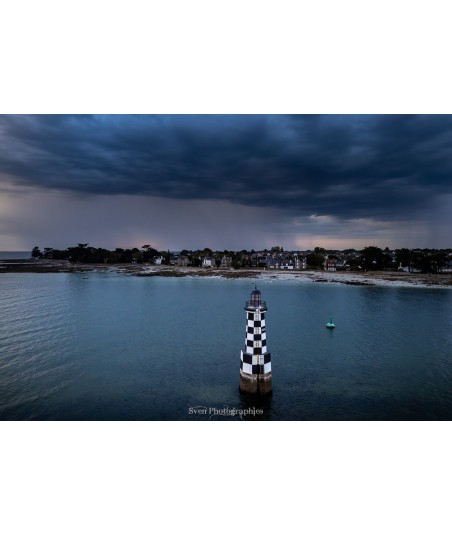 Phare des Perdrix sous l'orage – vue aérienne, Loctudy
