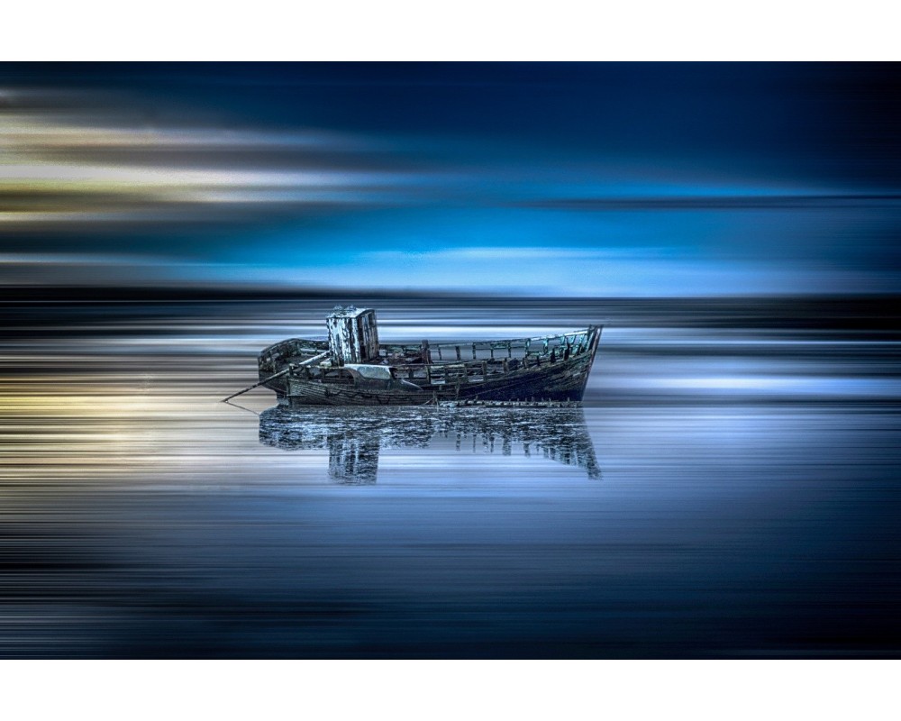 Bateau à Noirmoutier en flou directionnel, tons bleus