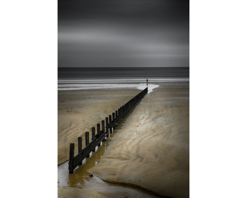 Plage de Rochebonne, Saint-Malo — brise-lames en noir et blanc