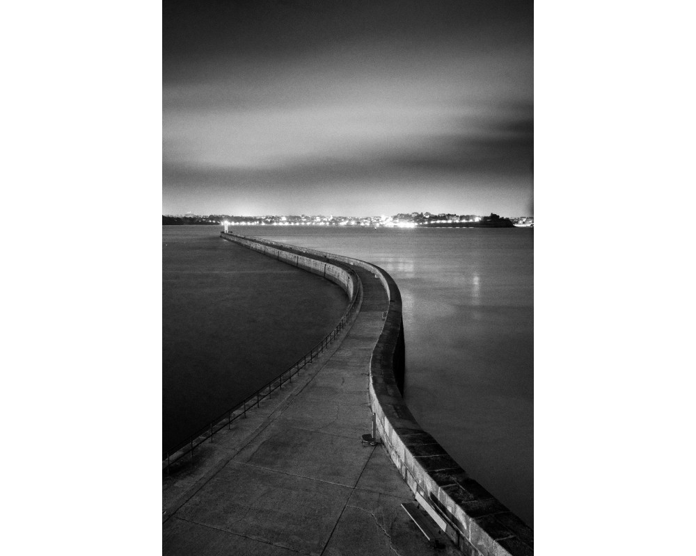 Môle des Noires à Saint-Malo en pose longue, noir et blanc