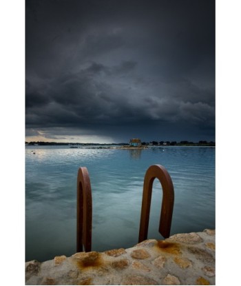 Échelle de quai sous ciel...