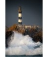 Ouessant — phare du Créac'h et vague déferlante en portrait