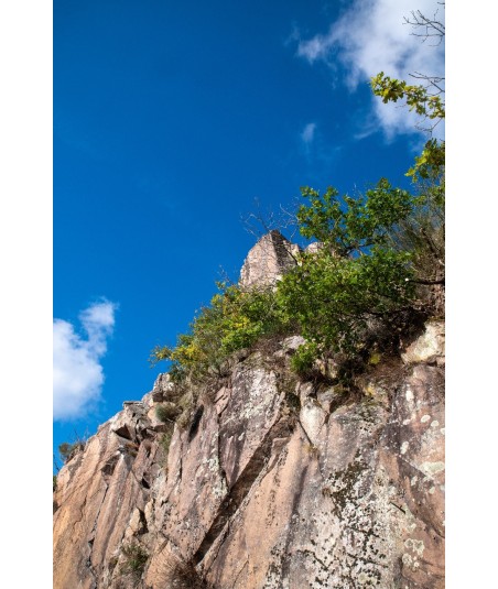 Rocher de Jupile, falaise sous le ciel bleu